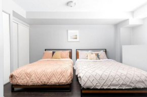 Two Story Loft w 2 beds close to Lakeshore